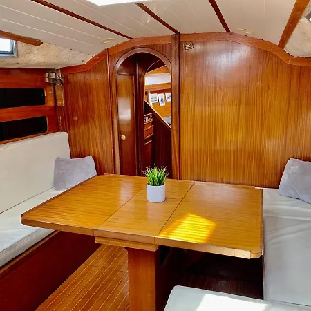 Botel Espacioso Velero Junto A La Playa Bcn *